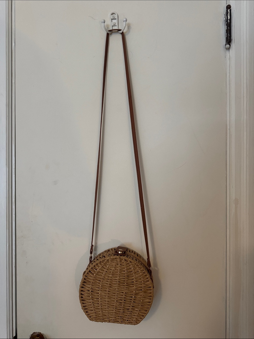 Round Woven Crossbody Bag in Natural Straw with Brown Strap